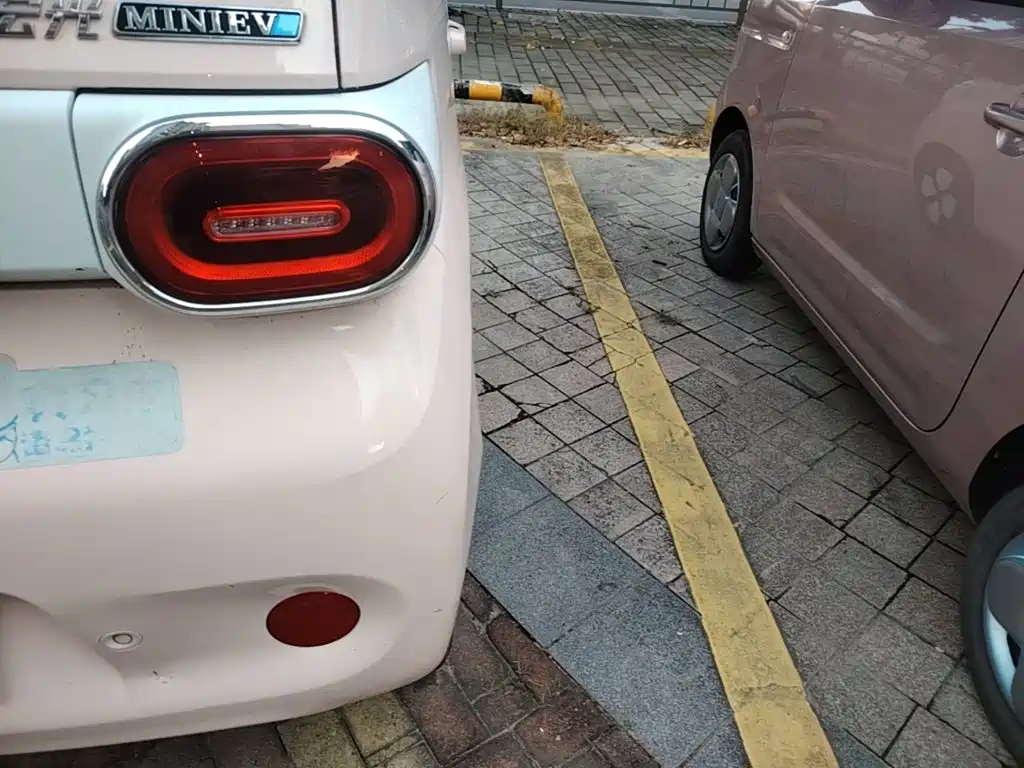 Wuling MINIEV — миниатюра 8