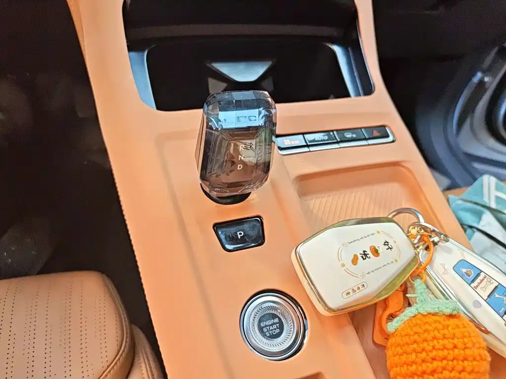 Geely Boyue L — миниатюра 10