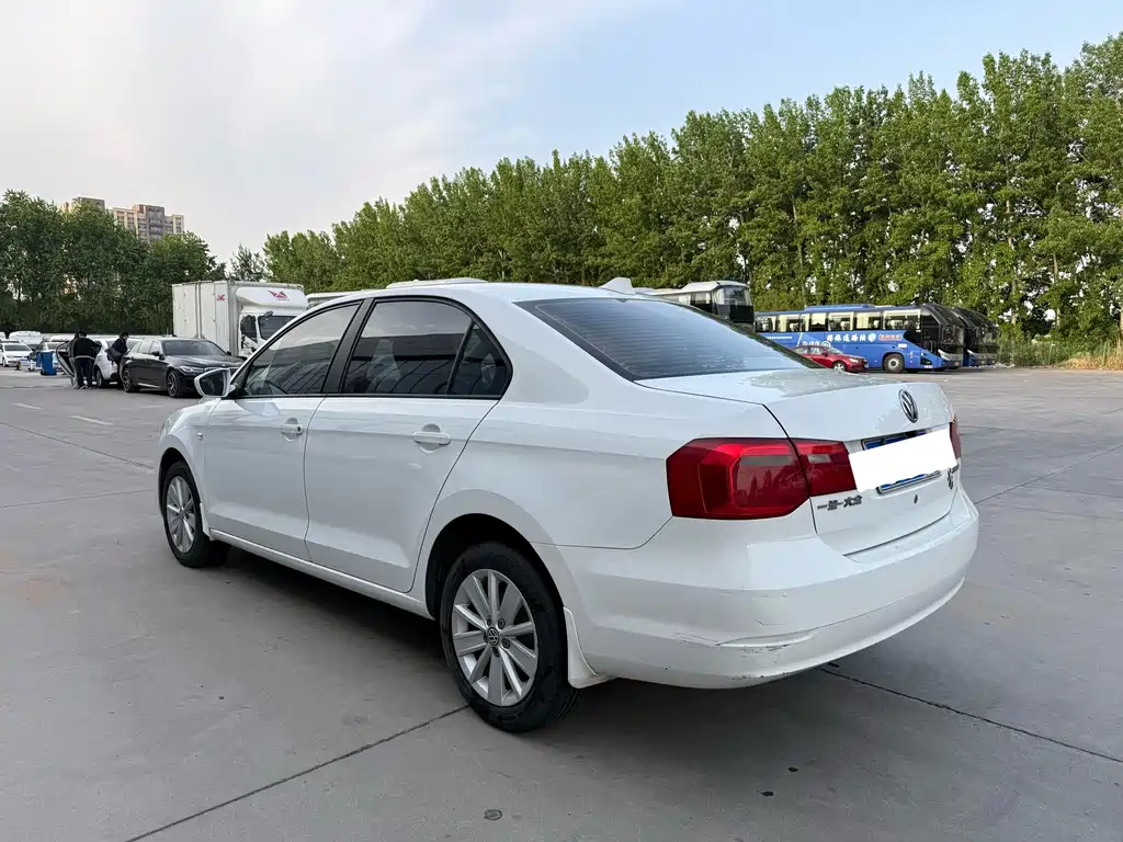 Volkswagen Jetta — миниатюра 6