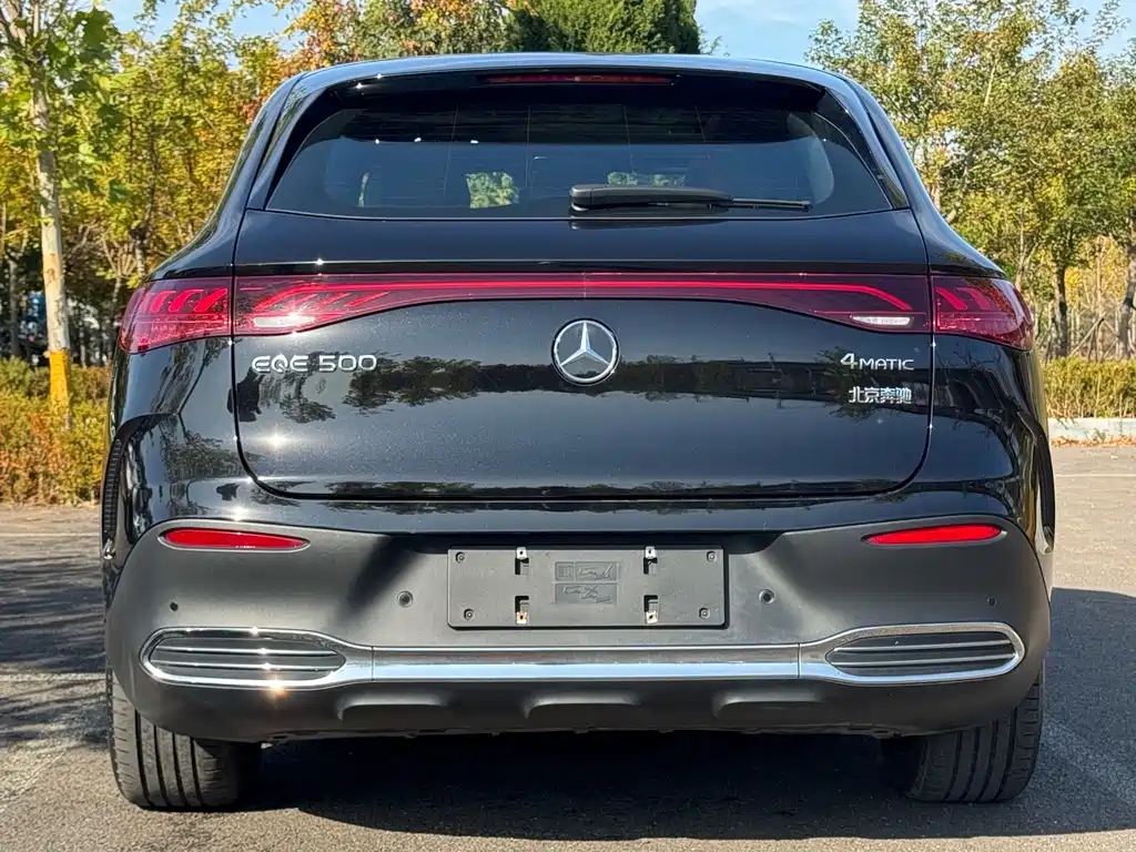 Mercedes-Benz EQE SUV — миниатюра 8