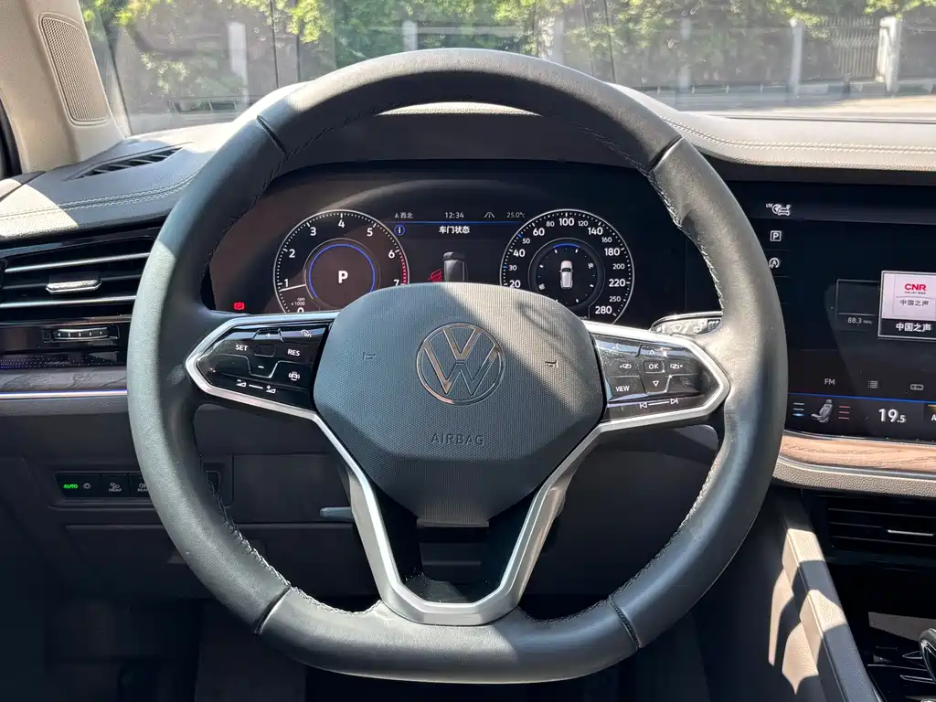 Volkswagen Touareg — миниатюра 14