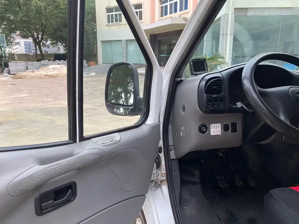 Ford Transit Classic — миниатюра 7
