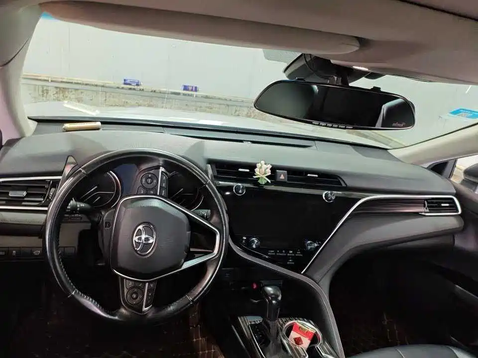 Toyota Camry — миниатюра 5