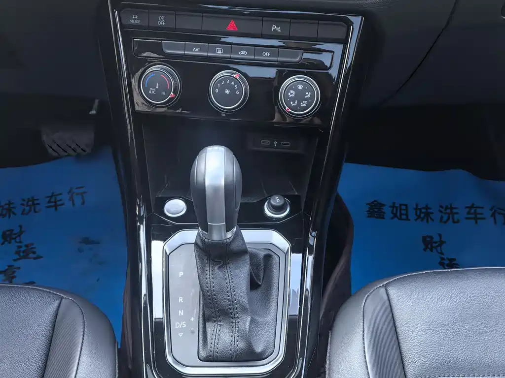 VOLKSWAGEN T ROC EXPLORING SONGS