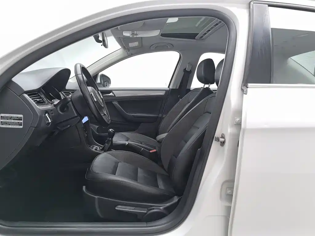 Volkswagen Bora 2014 1.6L MT Comfort