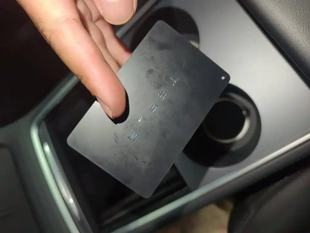 Tesla Model Y — миниатюра 9