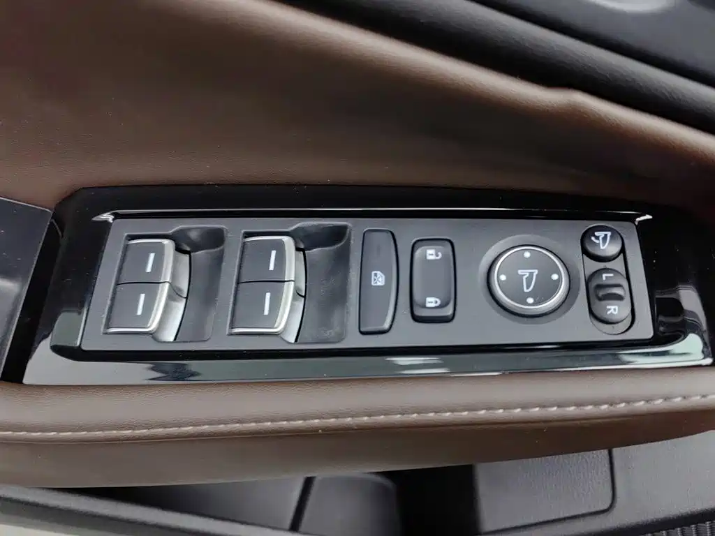 Honda Inspire PHEV — миниатюра 9