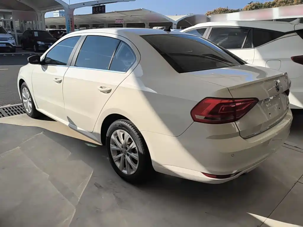 Volkswagen Lavida — миниатюра 5