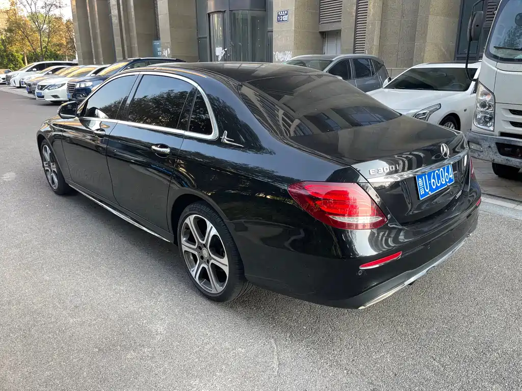 Mercedes-Benz E-Class — миниатюра 3