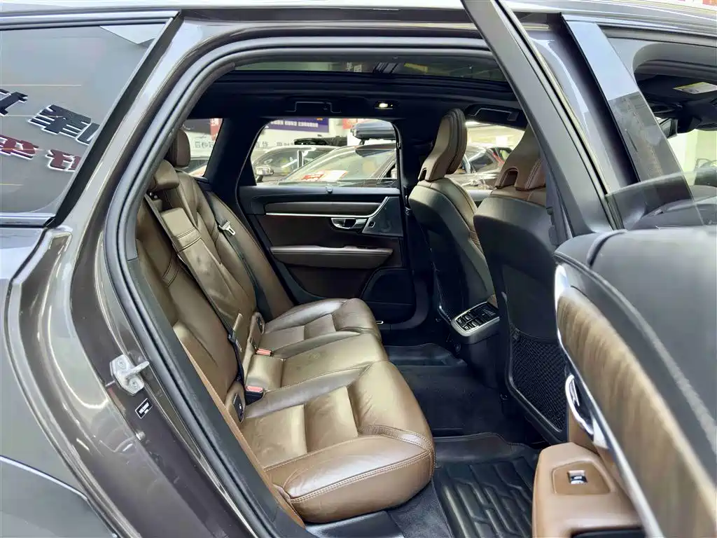 Volvo V90 2022 Cross Country B5 AWD