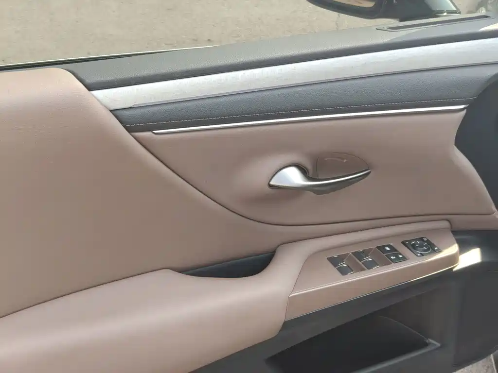 Lexus ES — миниатюра 13
