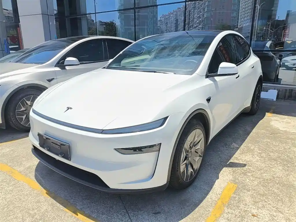 Tesla Model Y L 2025