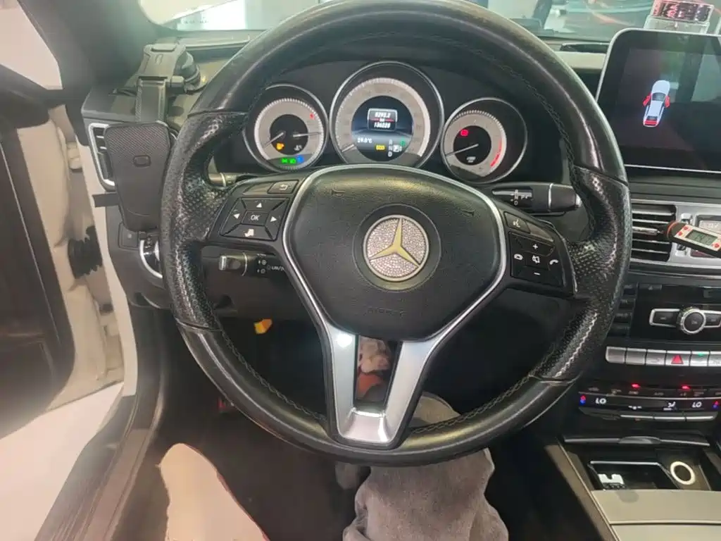 Mercedes-Benz E-Class (Import) — миниатюра 11