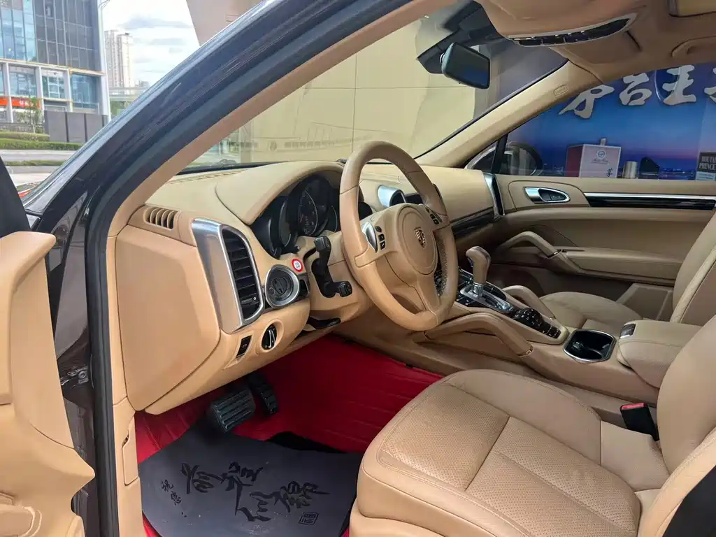 Porsche Cayenne — миниатюра 4