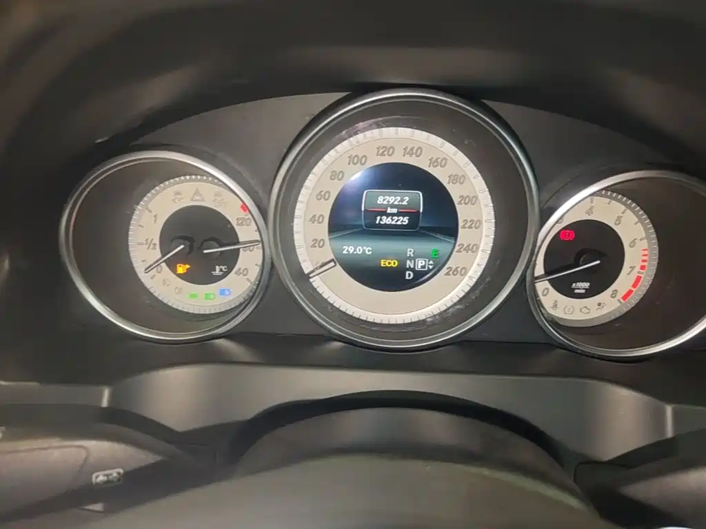 Mercedes-Benz E-Class (Import) — миниатюра 12