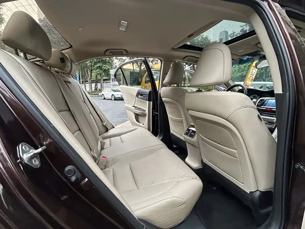 Honda Accord — миниатюра 11
