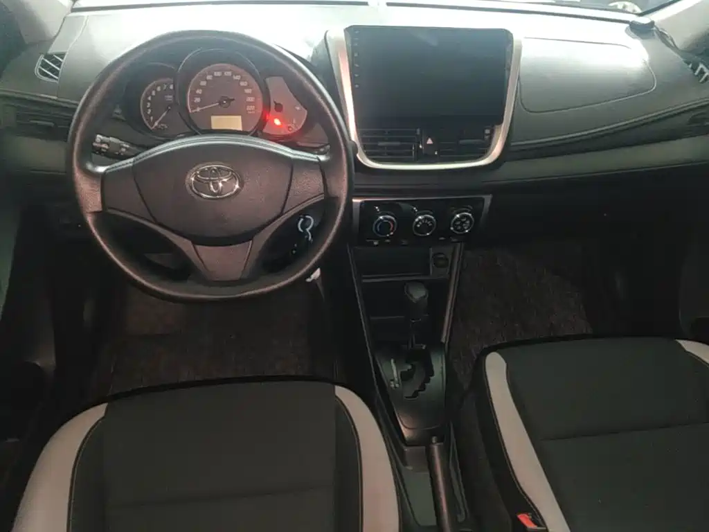 Toyota Yaris L — миниатюра 10