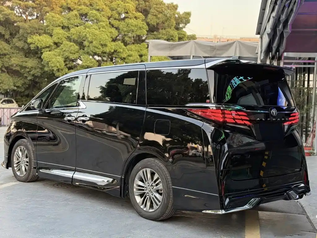 Toyota Alphard 2025 2.5L Luxury