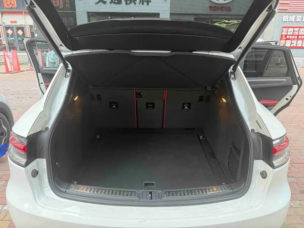 Porsche Macan — миниатюра 22