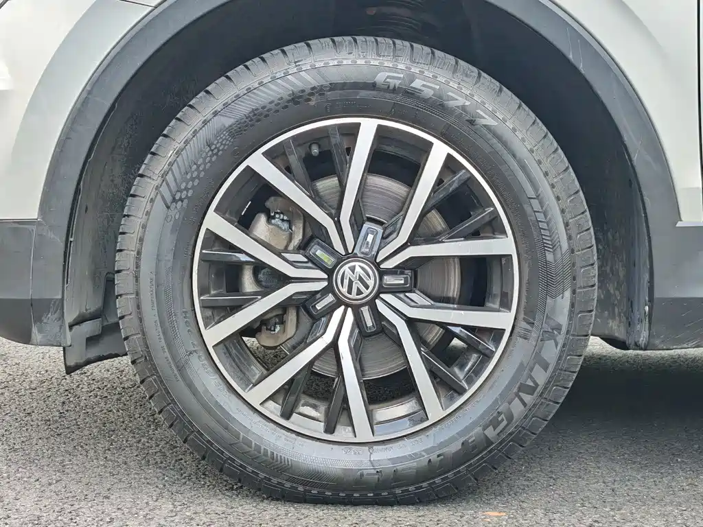 Volkswagen Tiguan L — миниатюра 6