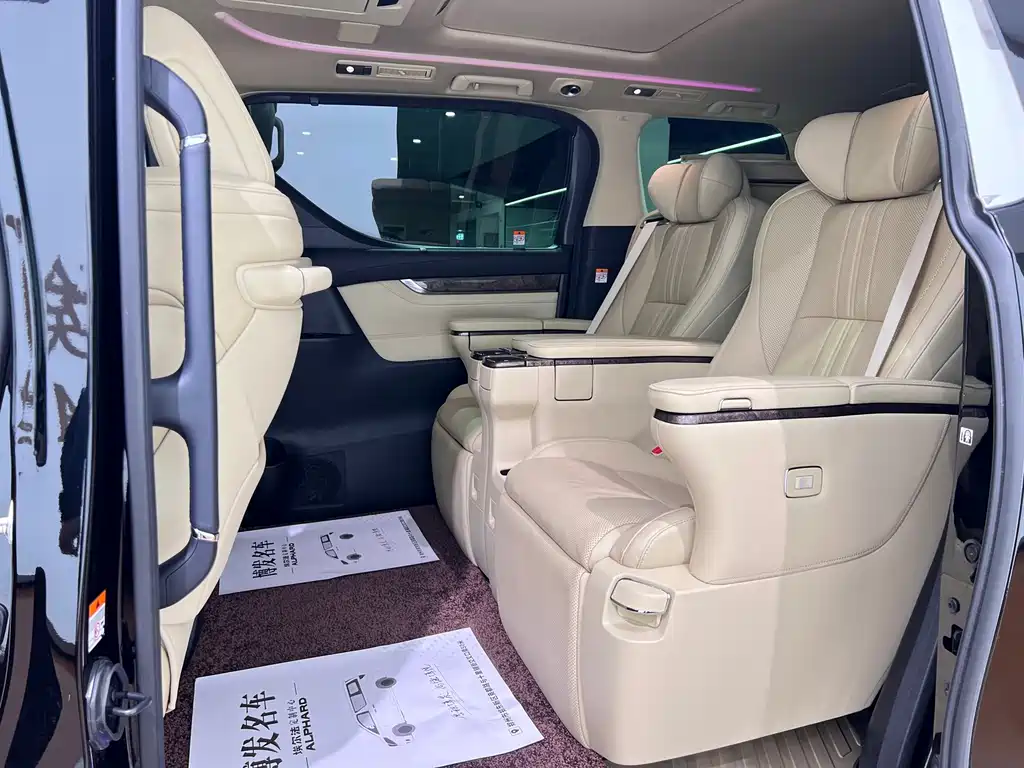 Toyota Vellfire — миниатюра 12