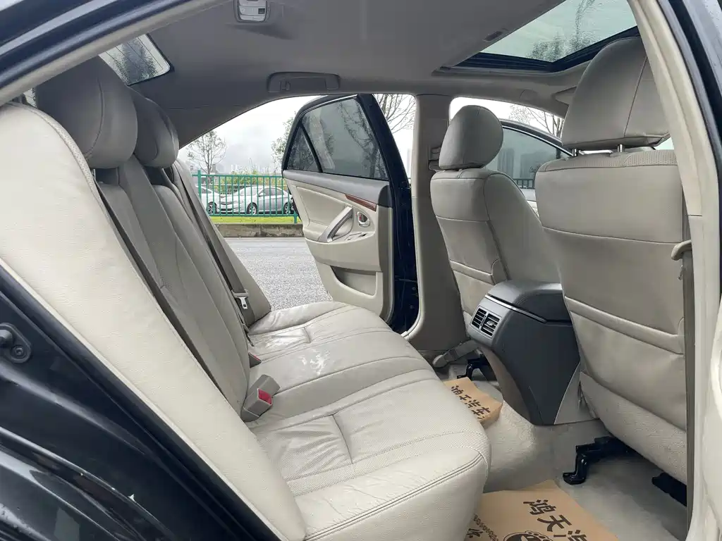 Toyota Camry — миниатюра 8