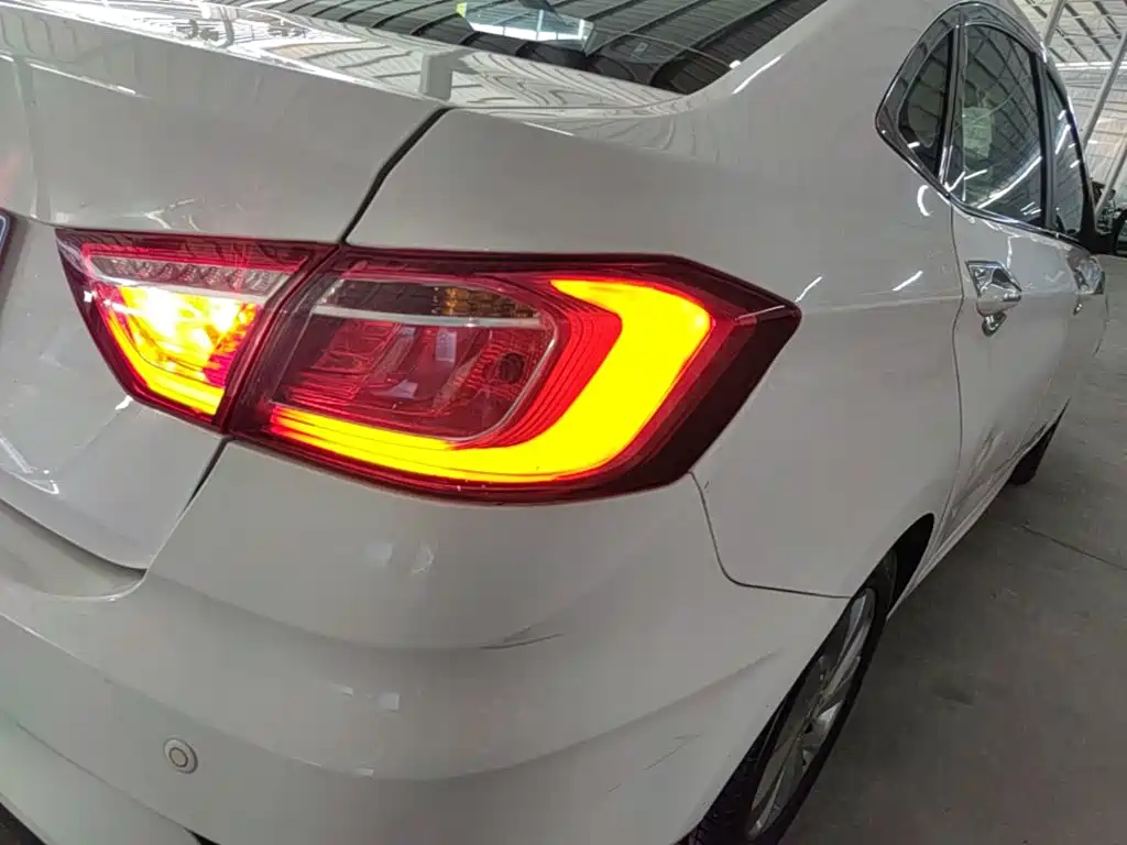 Changan Eado DT — миниатюра 8