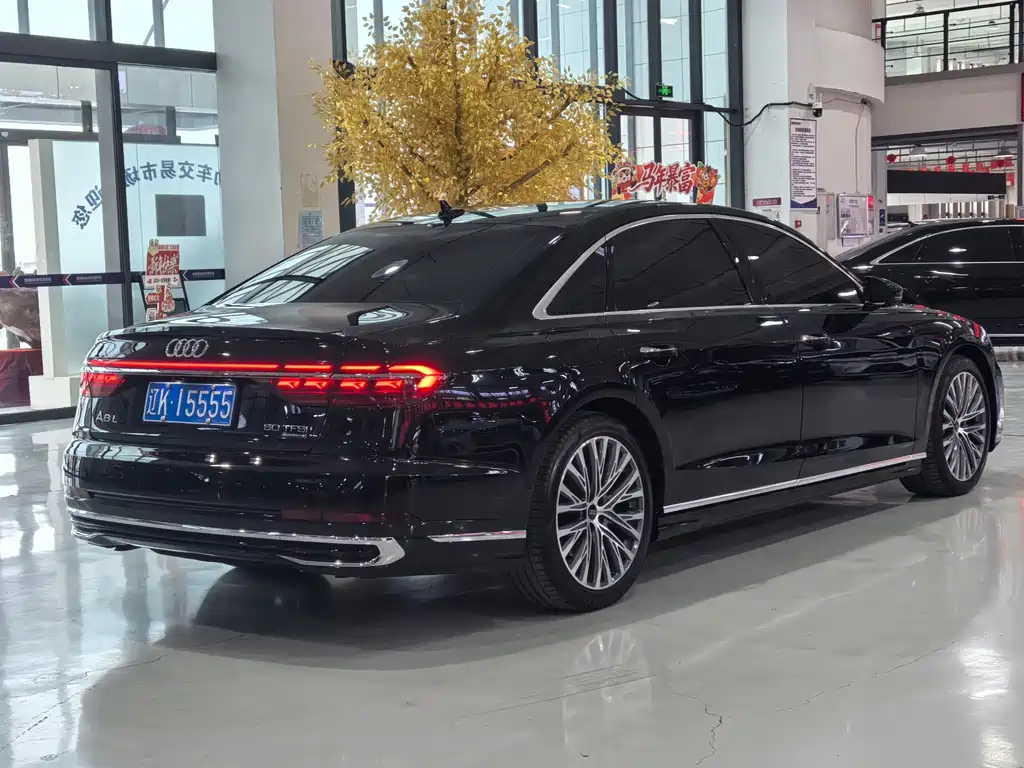 AUDI A8