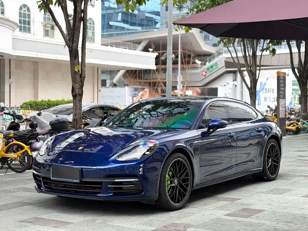 Porsche Panamera 2021
