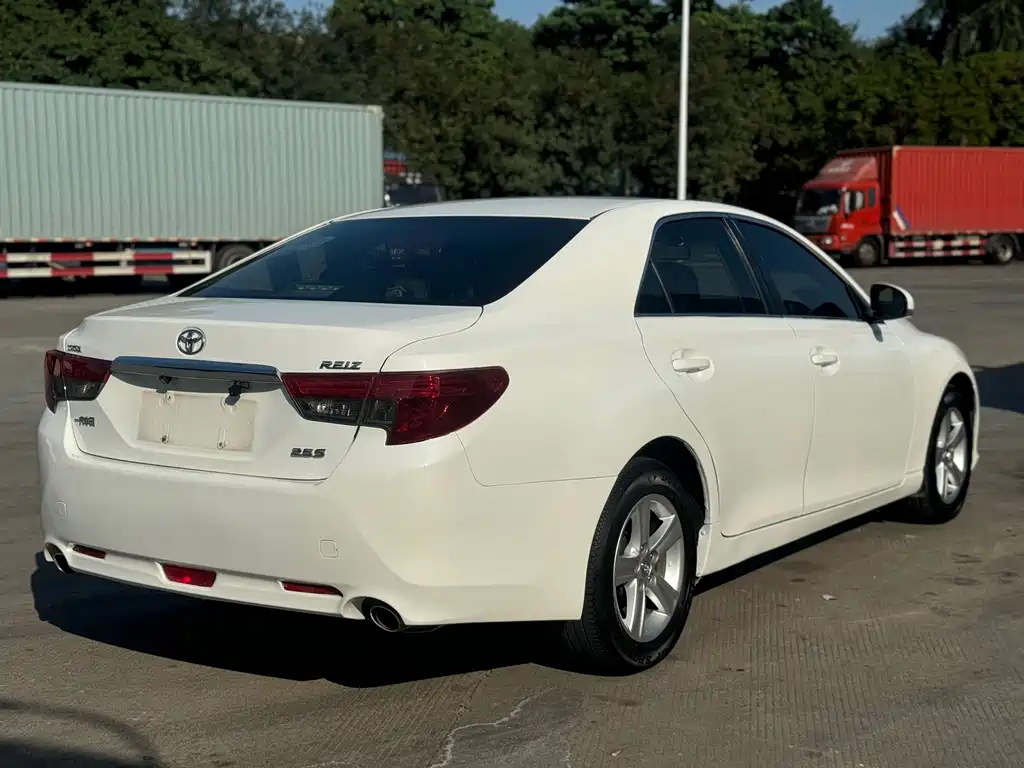 Toyota Reiz — миниатюра 9