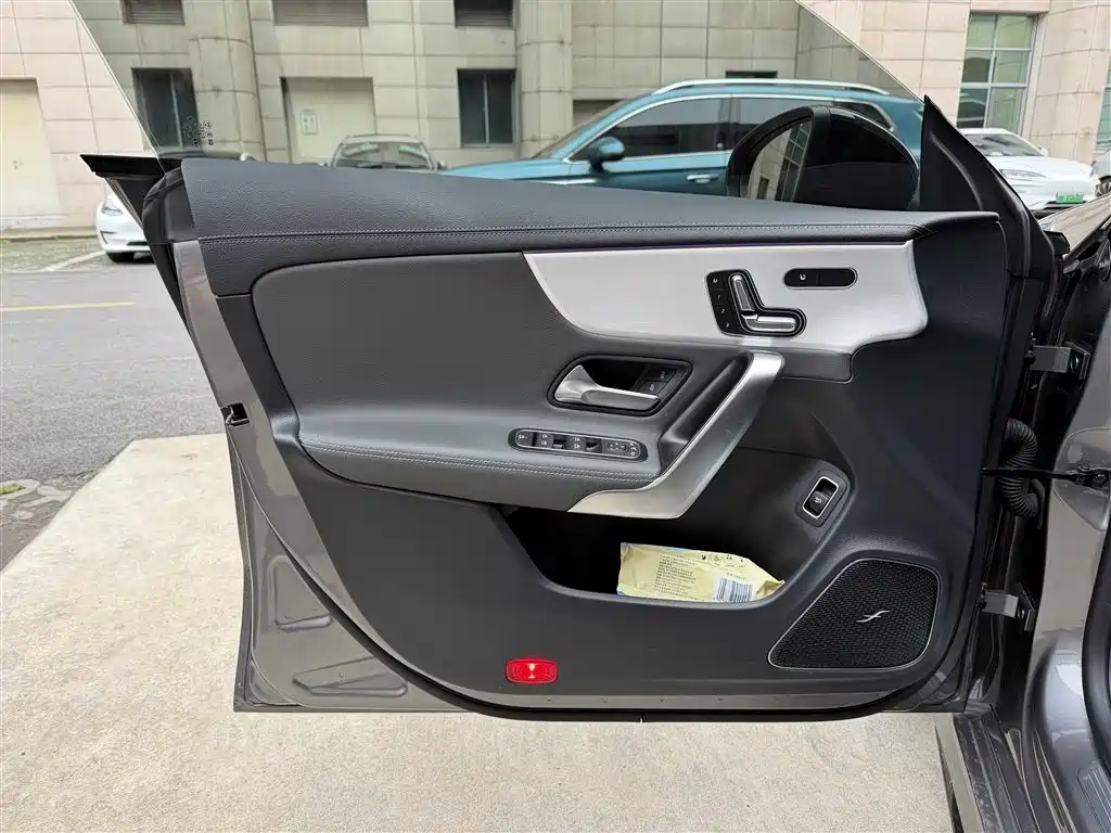 MERCEDES-BENZ CLA AMG