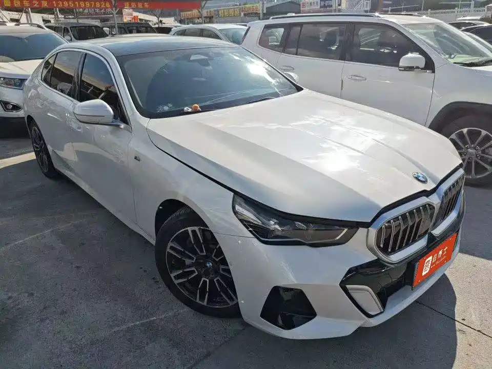 BMW 5 Series — миниатюра 2
