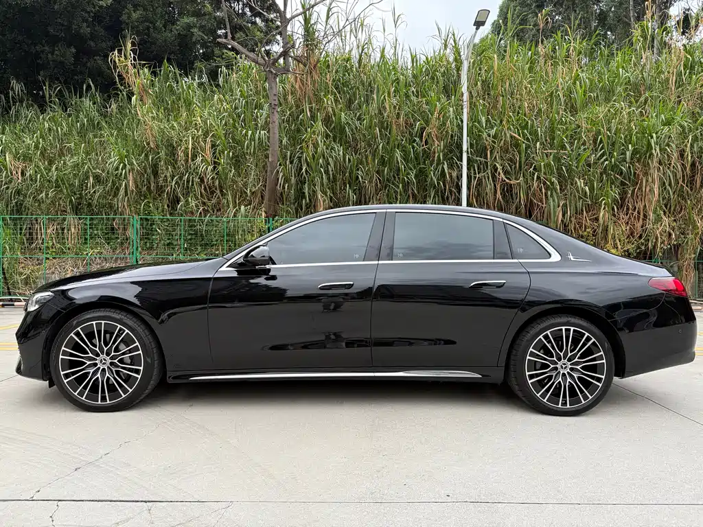 Mercedes-Benz E-Class — миниатюра 3