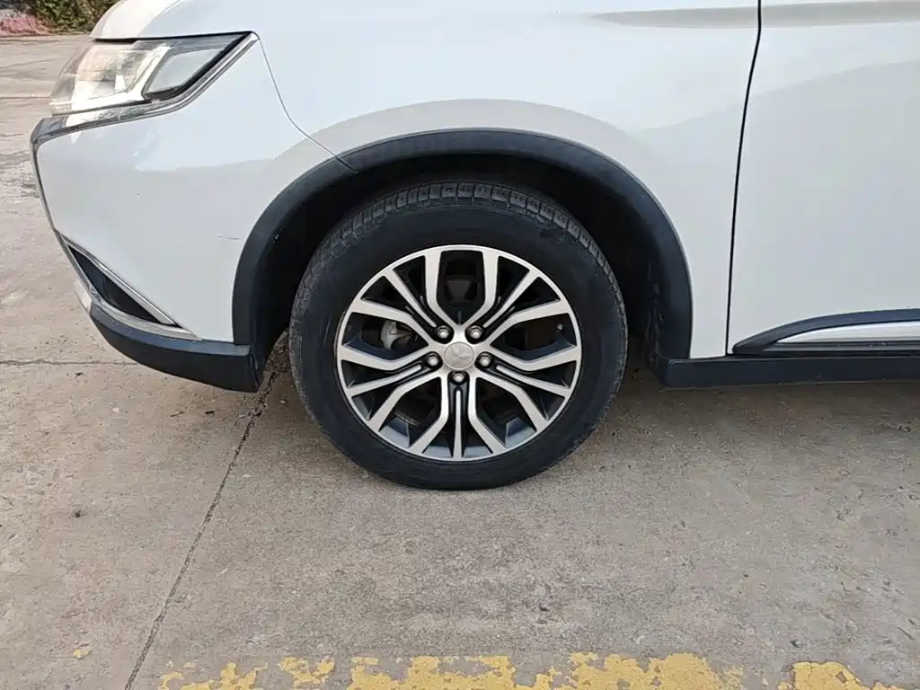 Mitsubishi Outlander — миниатюра 23