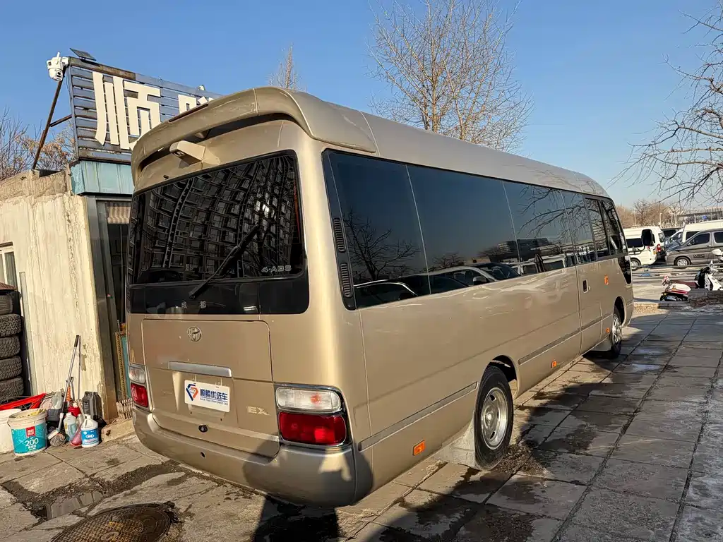 Toyota Coaster — миниатюра 10