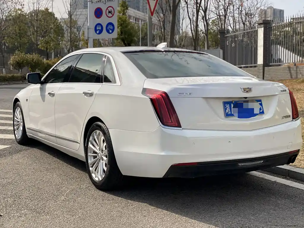 CADILLAC CT6