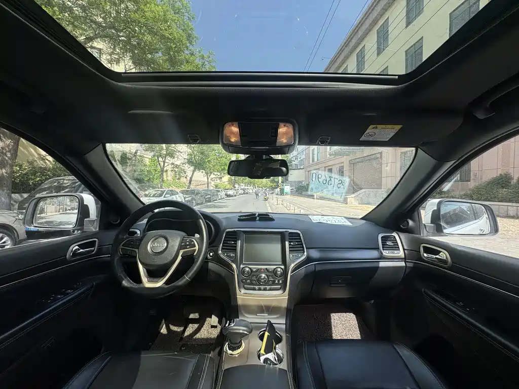 Jeep Grand Cherokee (Import) 3.0L Comfort Enjoy Navigation Edition, фото 5