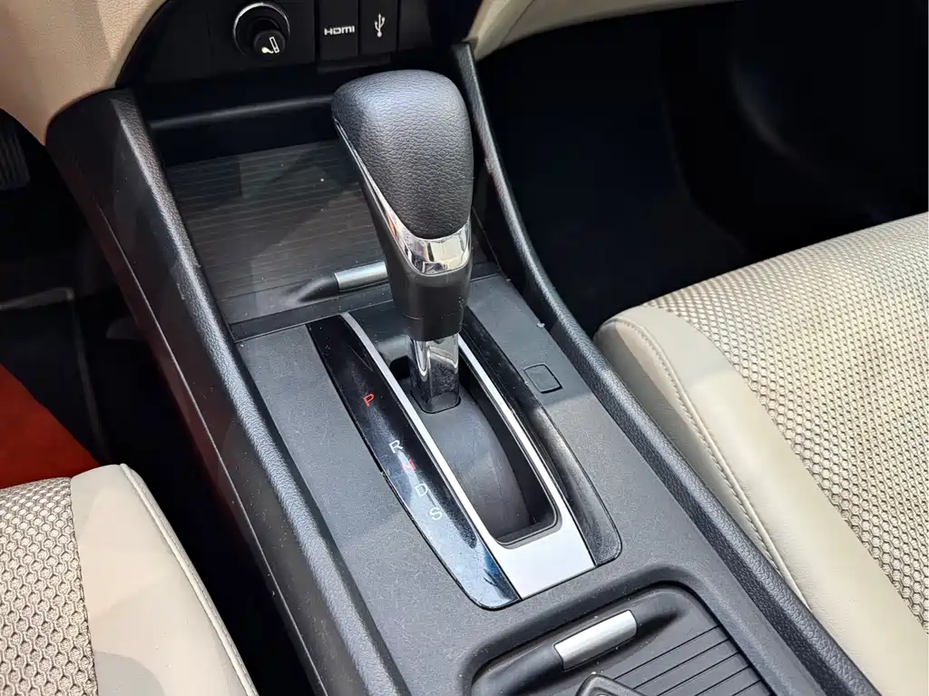 Honda Jade 2014 1.8L AT Comfort Elite 5 мест