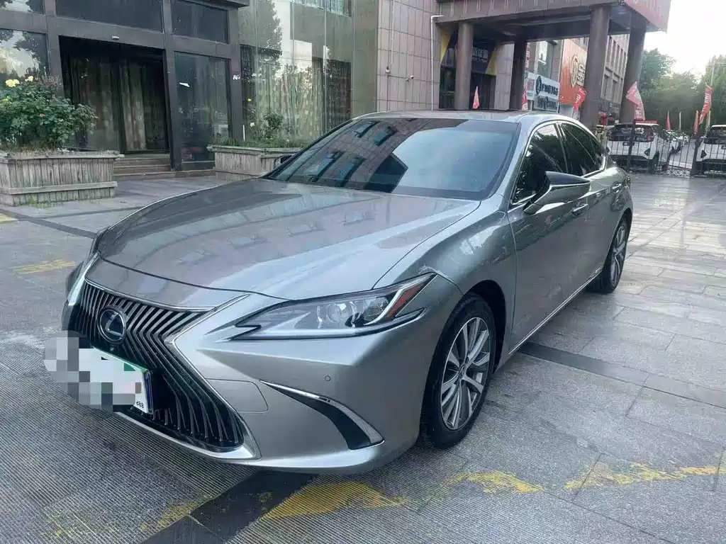 Lexus ES 2020