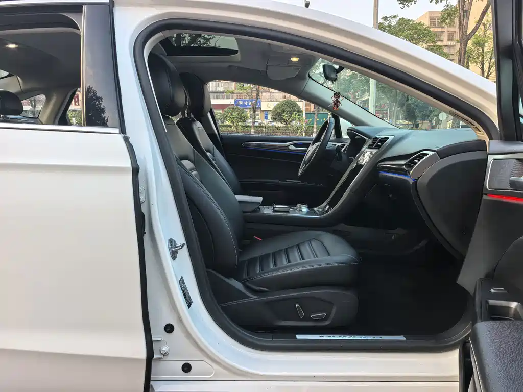 Ford Mondeo — миниатюра 6