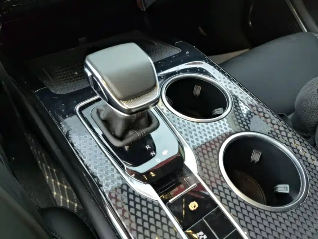 Hongqi Hongqi HS3 PHEV — миниатюра 14