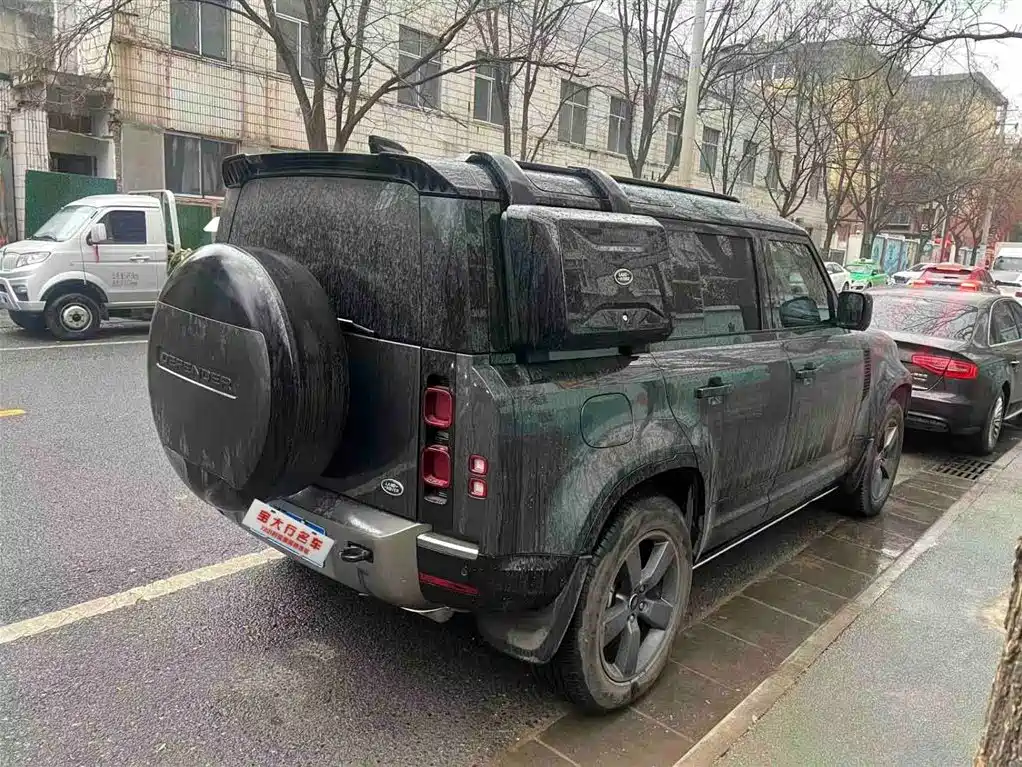 LAND ROVER DEFENDER