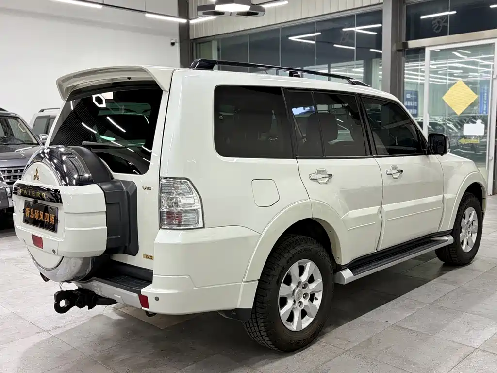 Mitsubishi Pajero (Import) — миниатюра 5
