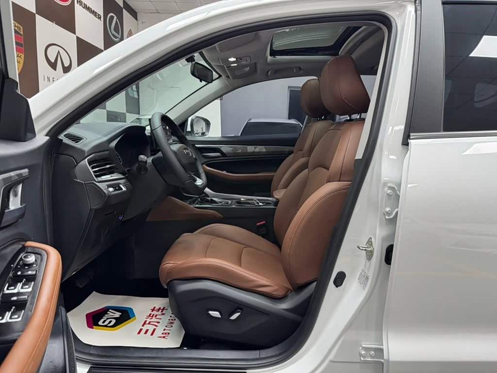 Geely Emgrand X6 1.4 л 2022 г. Белый, пробег 19200 км