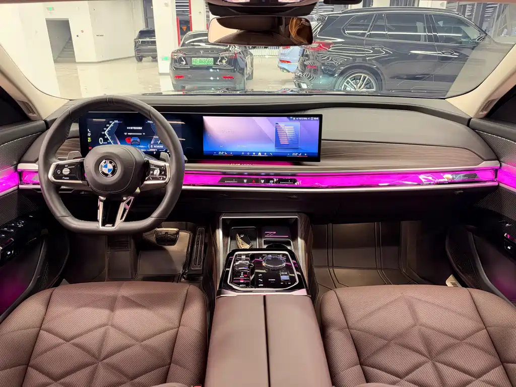 BMW 7 Series — миниатюра 8