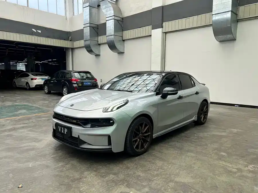Lynk & Co 03