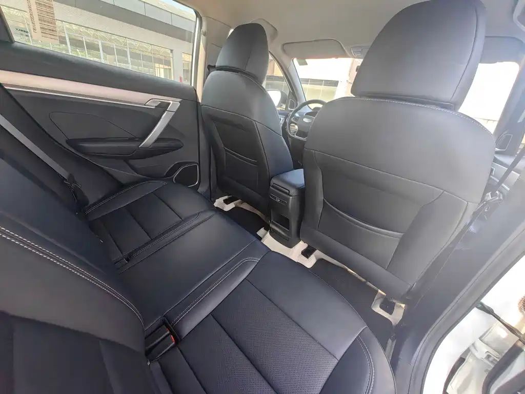 Geely Binyue — миниатюра 12