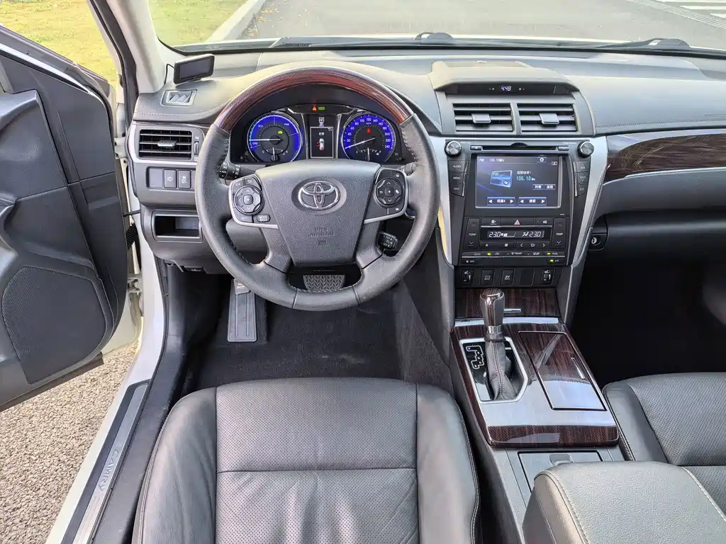 Toyota Camry — миниатюра 11
