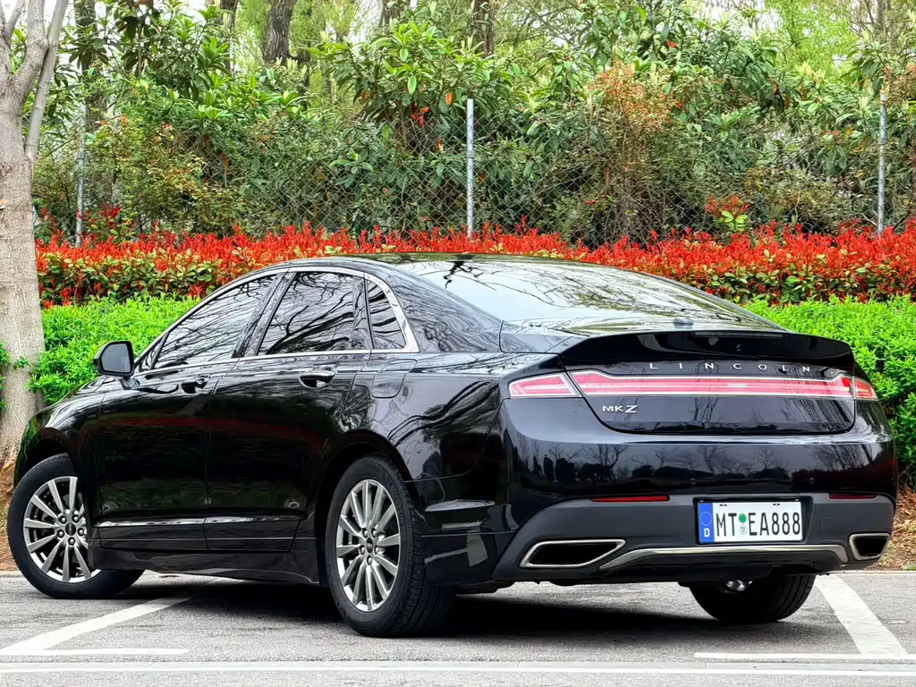 Lincoln MKZ 2019 2.0T V