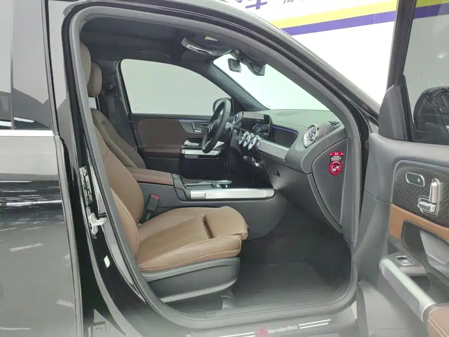 Mercedes-Benz GLB — миниатюра 8
